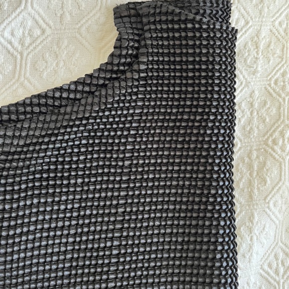 E. C Designs Women’s Black Top, Size Large - Picture 5 of 6